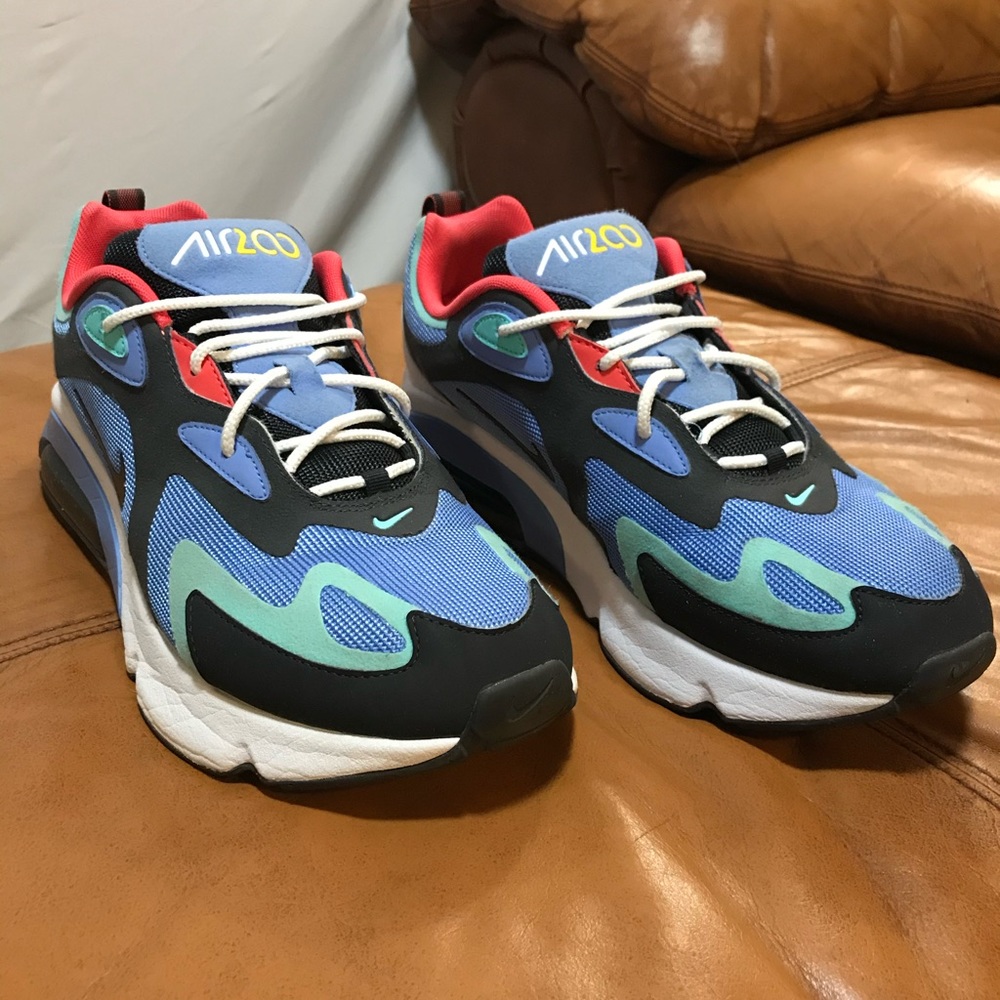 Men’s 11.5 Nike air 200!